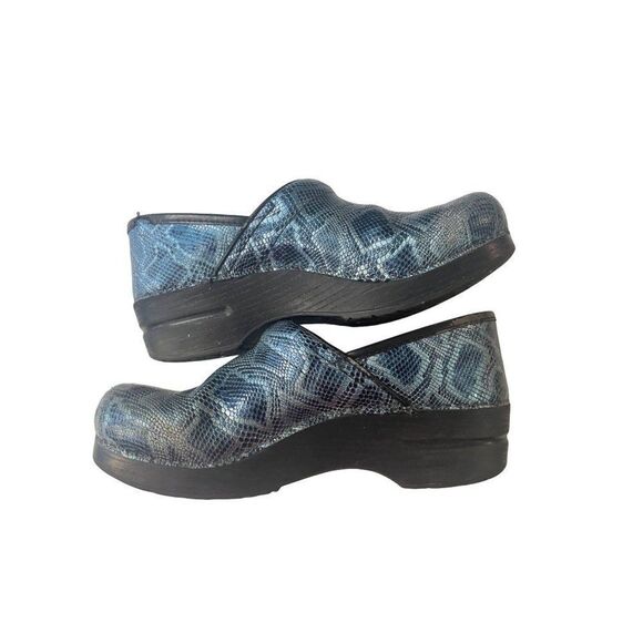 Dansko Blue Metallic Snakeprint Clogs 38 US 7.5 8 - Picture 3 of 7